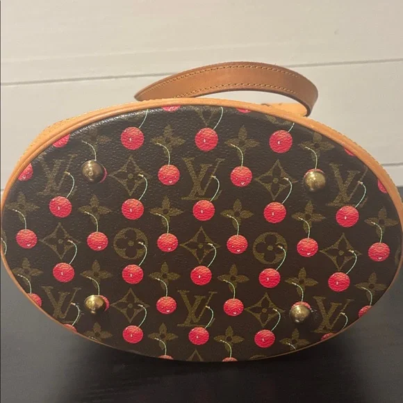 Authentic Louis Vuitton x Takashi Murakami Limited Edition Cerise Bucket Bag - Picture 4 of 10